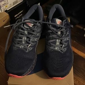 Excellent condition worn 3 times ASICS